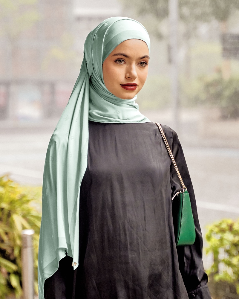 Image of MODA WOVEN SHAWL - MILKY GREEN