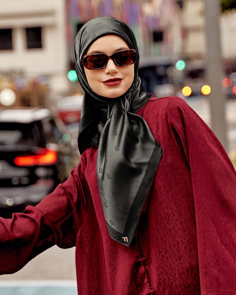 Image of MODA WOVEN SQUARE - BLACK