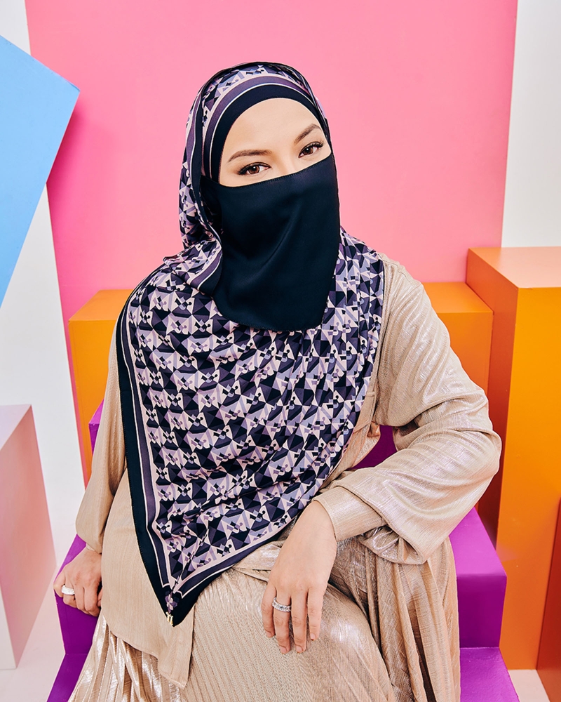 Image of MONOGRAM ORIGAMI SHAWL - HARBOR