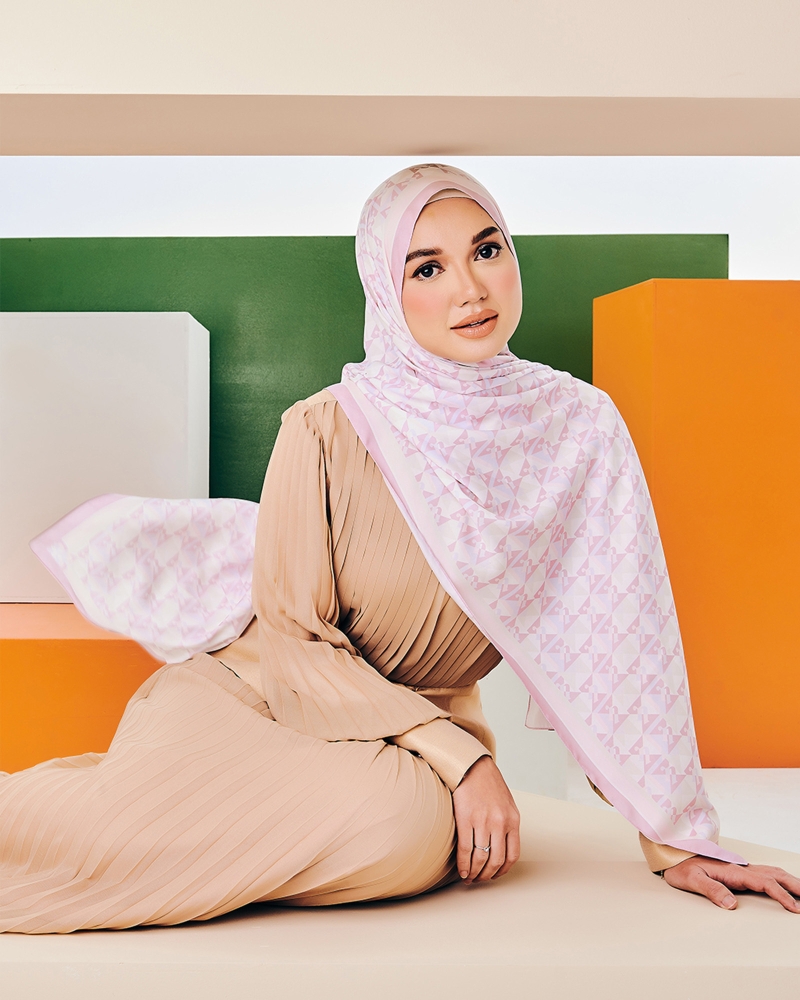 Image of MONOGRAM ORIGAMI SHAWL - THISTLE