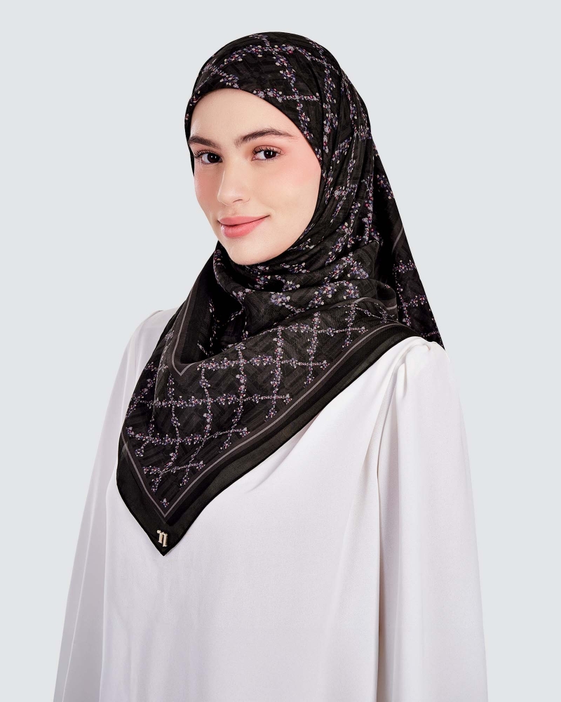 Image of MONOGRAM TRELLIS SQUARE - BLACK