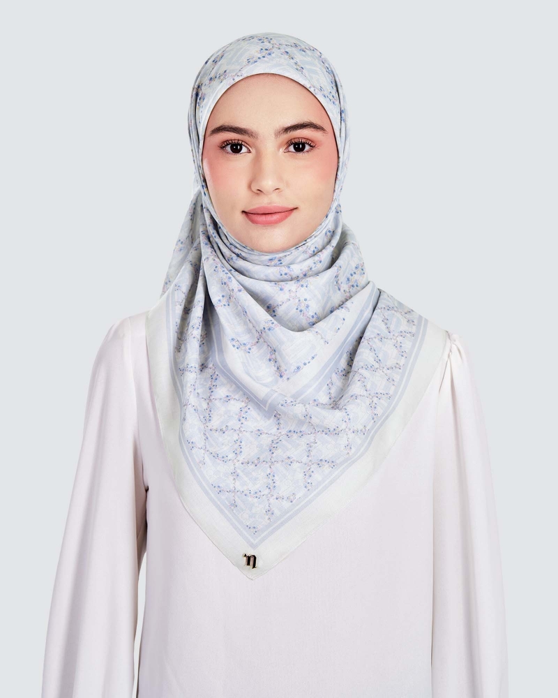 Image of MONOGRAM TRELLIS SQUARE - SKY