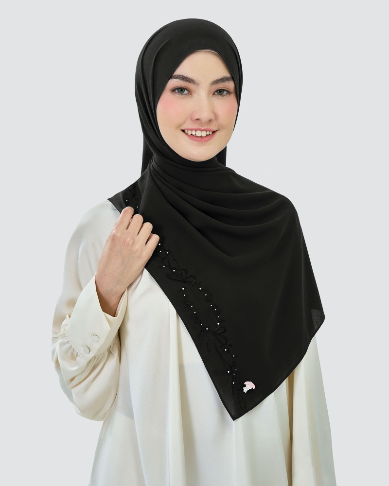 Image of MY MELODY & NAELOFAR EMBROIDERED SHAWL