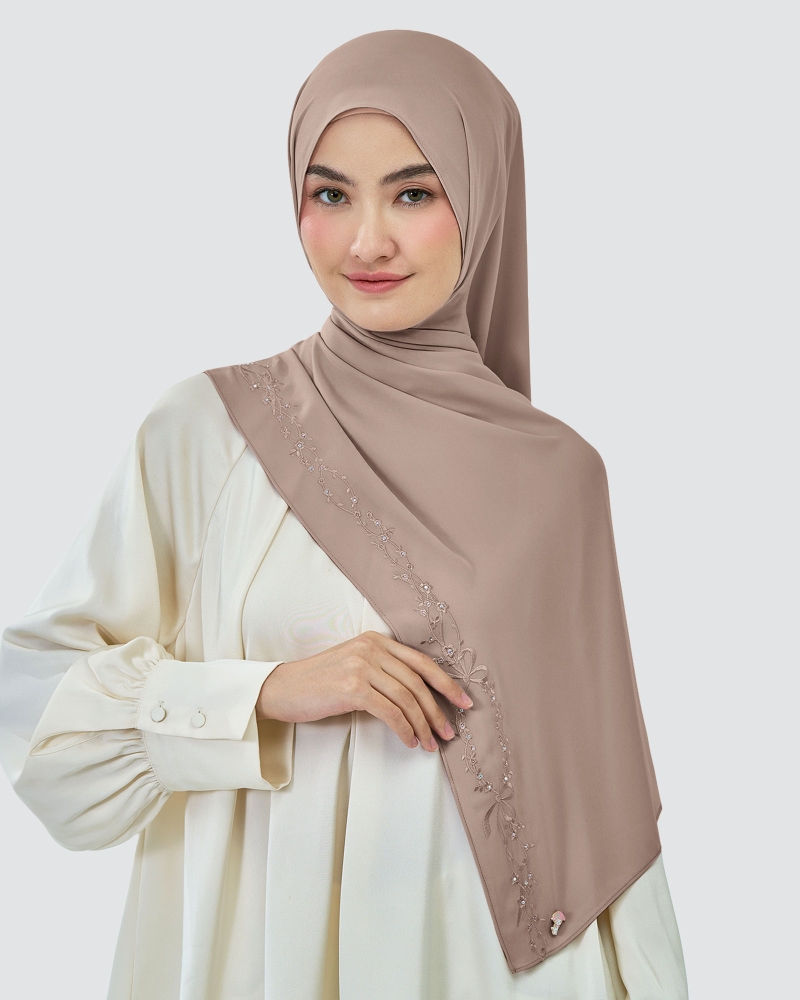 Image of MY MELODY & NAELOFAR EMBROIDERED SHAWL