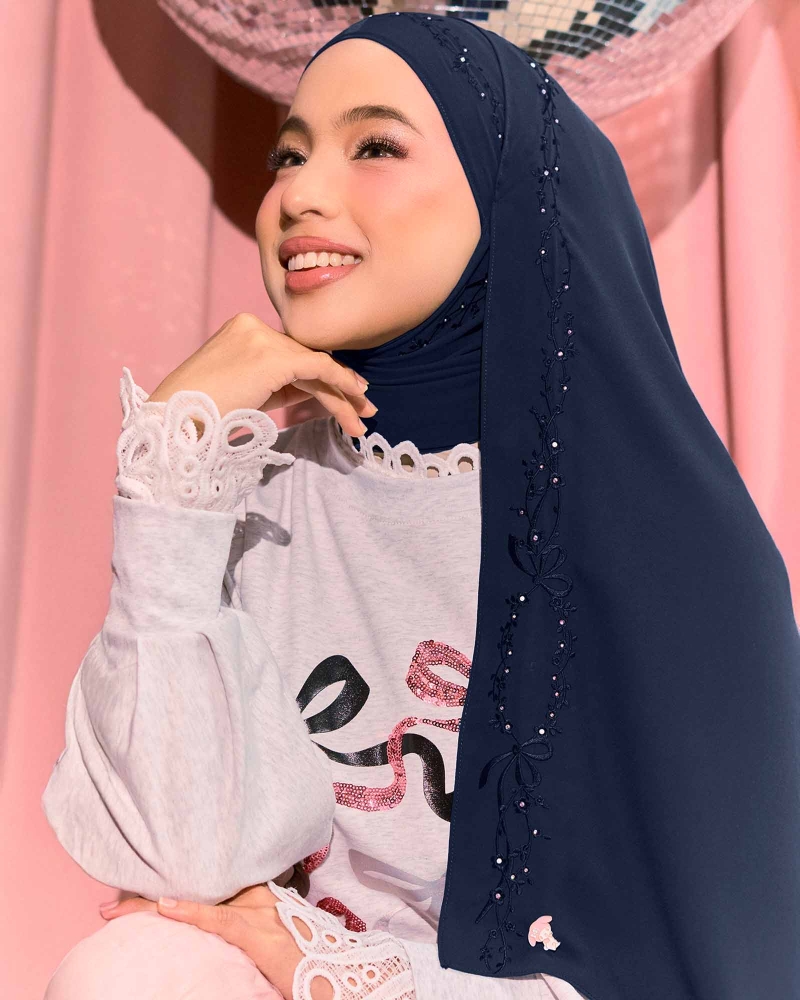 Image of MY MELODY & NAELOFAR EMBROIDERED SHAWL