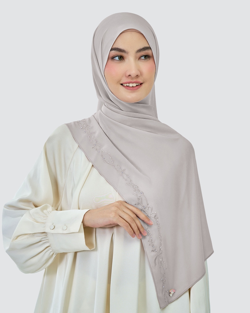 Image of MY MELODY & NAELOFAR EMBROIDERED SHAWL