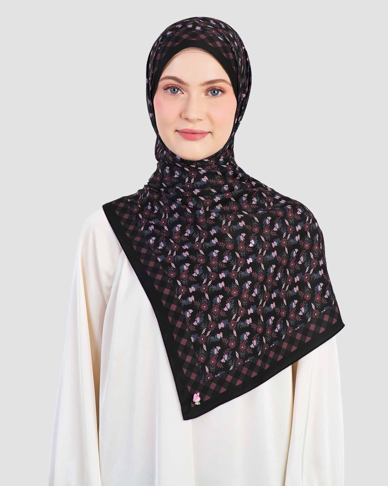 Image of MY MELODY X NAELOFAR SHAWL - BLACKFOREST