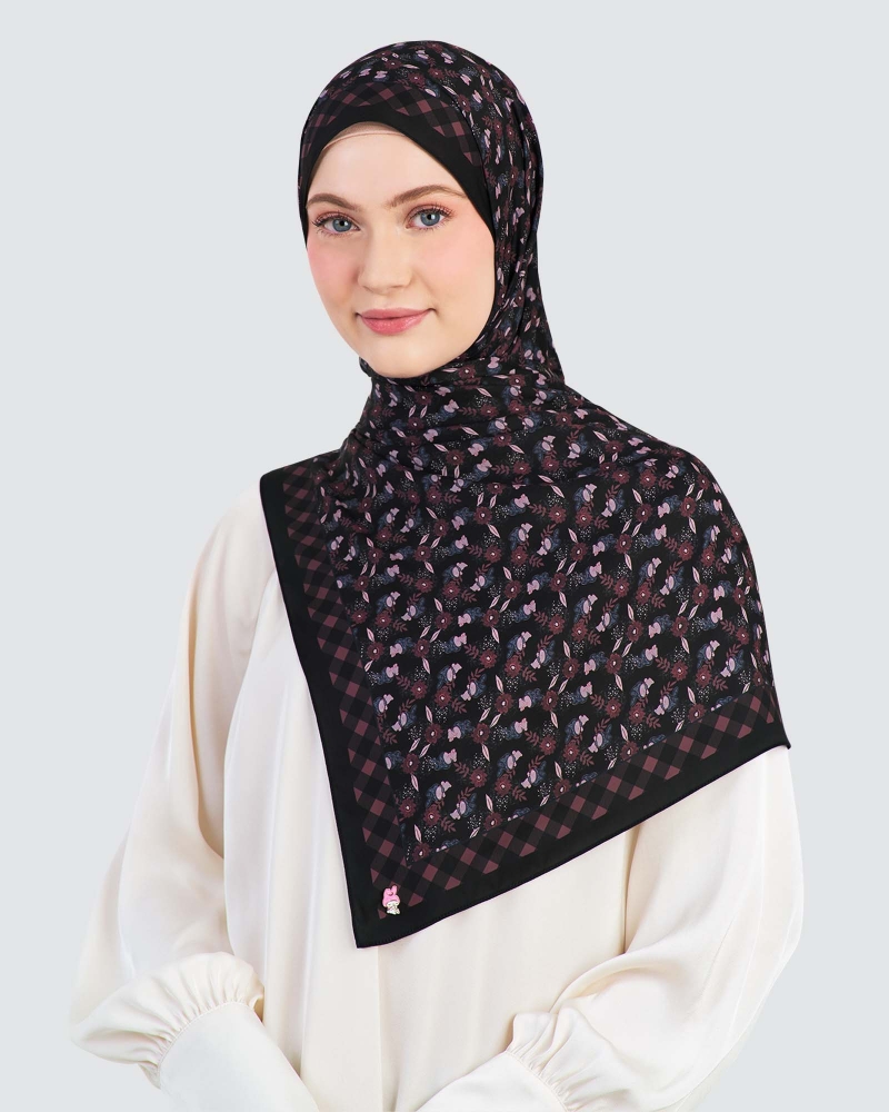 Image of MY MELODY X NAELOFAR SHAWL - BLACKFOREST