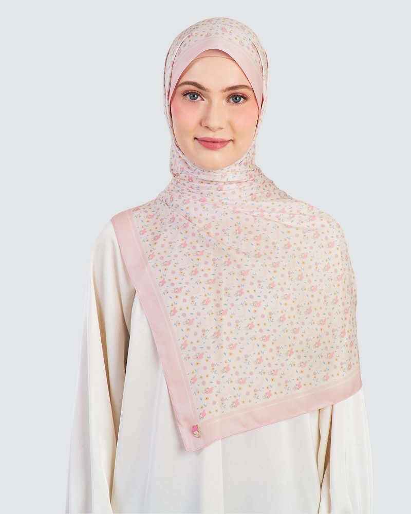 Image of MY MELODY X NAELOFAR SHAWL - SHORTCAKE