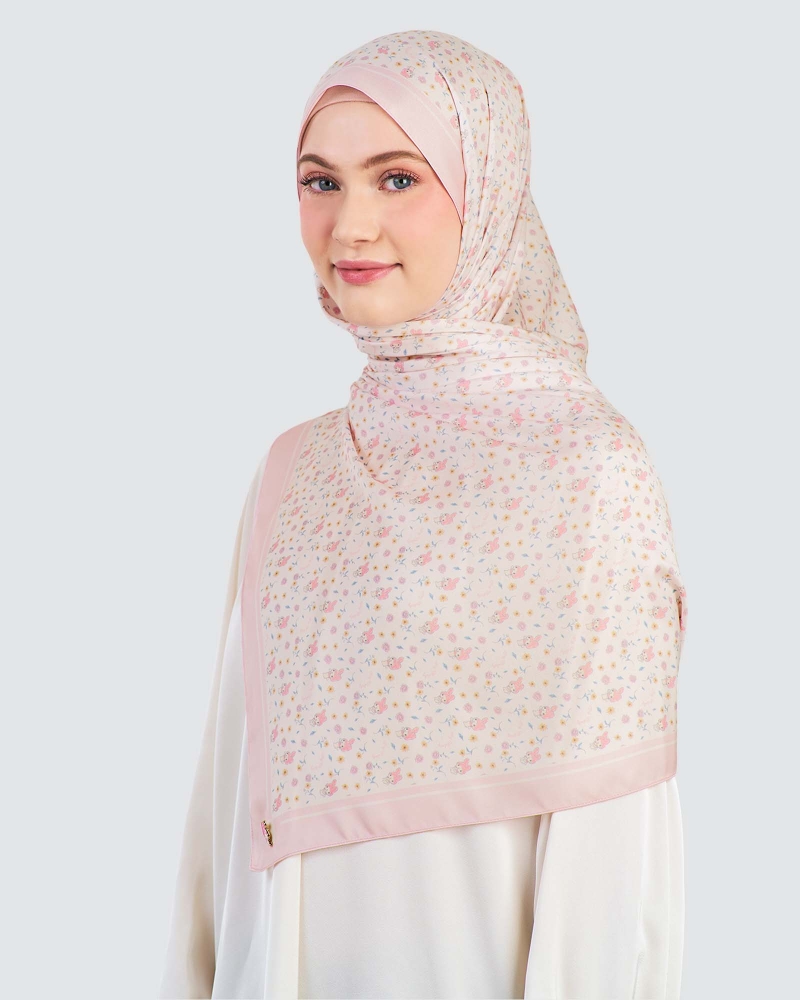 Image of MY MELODY X NAELOFAR SHAWL - SHORTCAKE