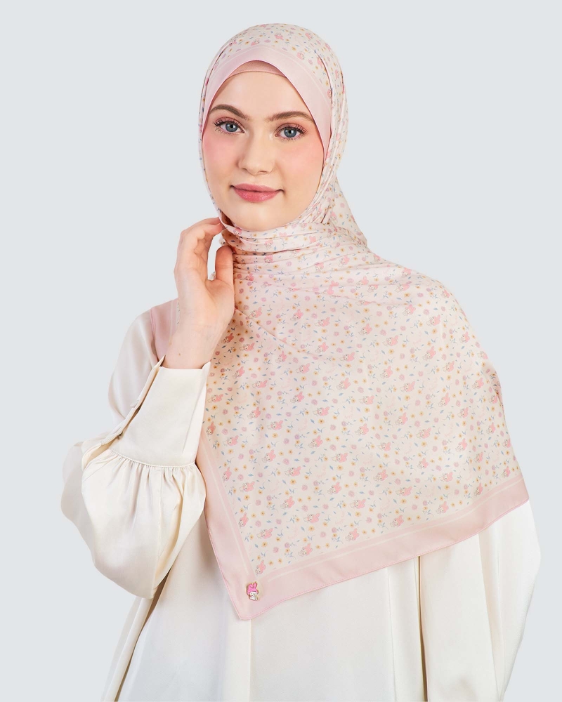 Image of MY MELODY X NAELOFAR SHAWL - SHORTCAKE