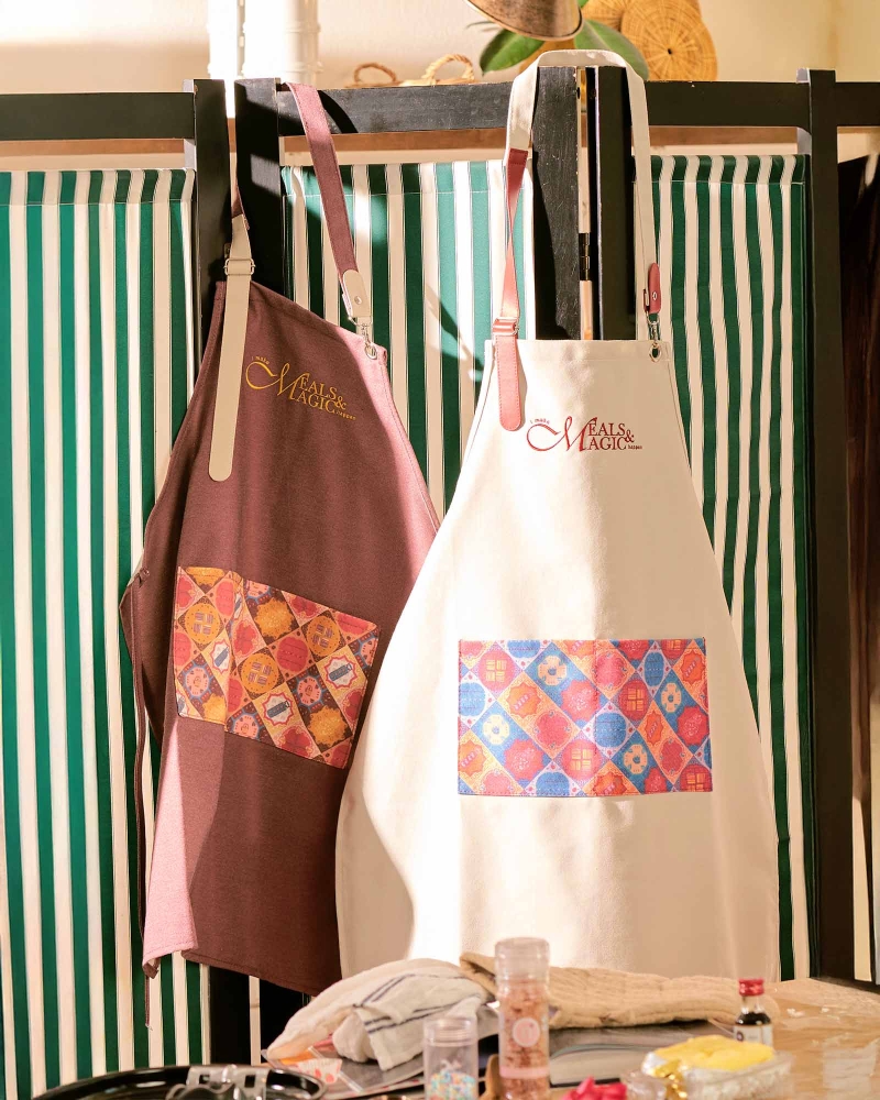 Image of NAELOFAR X INSIDE SCOOP APRON - NYONYA