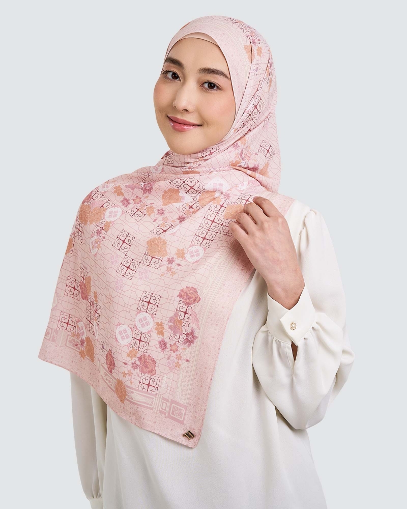 Image of NAELOFAR X INSIDE SCOOP SHAWL - AIS BATU CAMPUR
