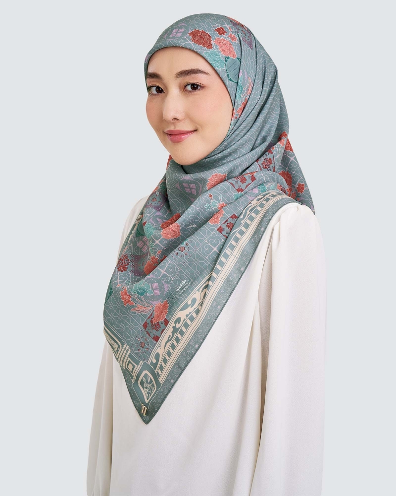 Image of NAELOFAR X INSIDE SCOOP SQUARE - KELOPAK MAWAR