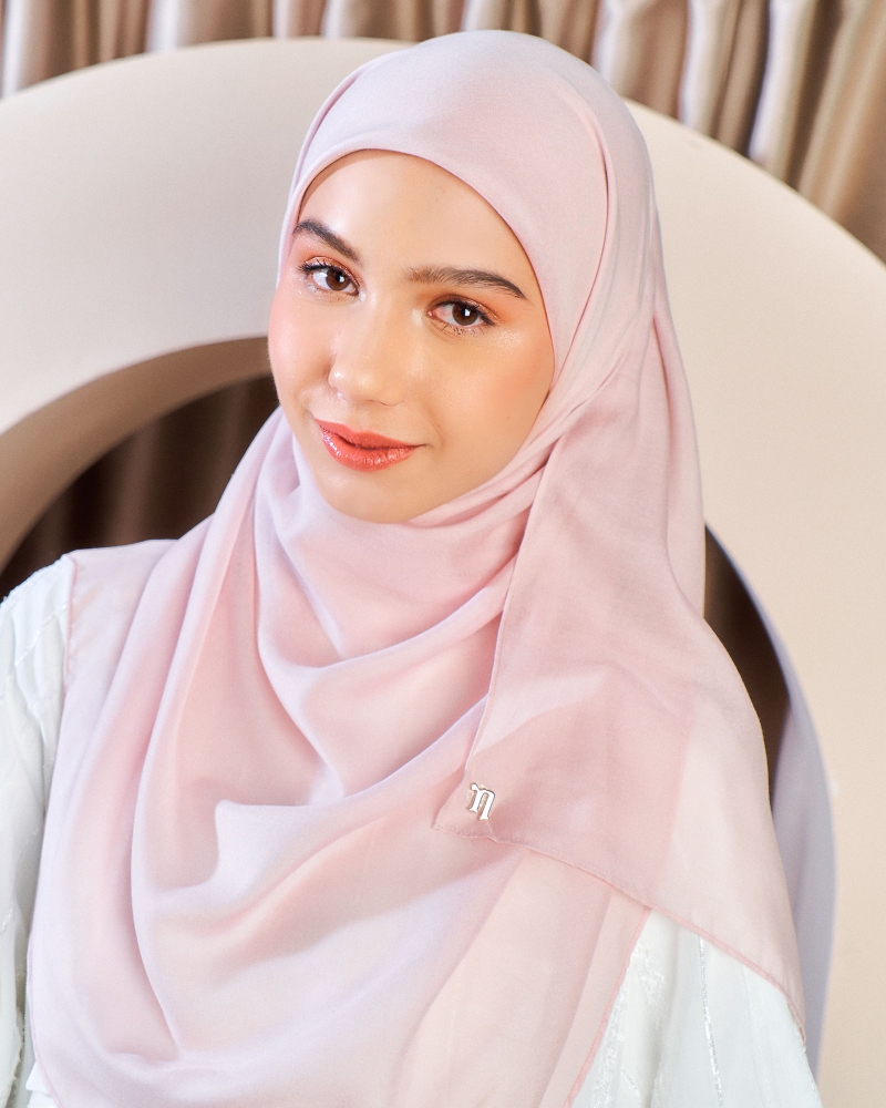 Image of NITA BAWAL SHAWL - BRIDAL BLUSH
