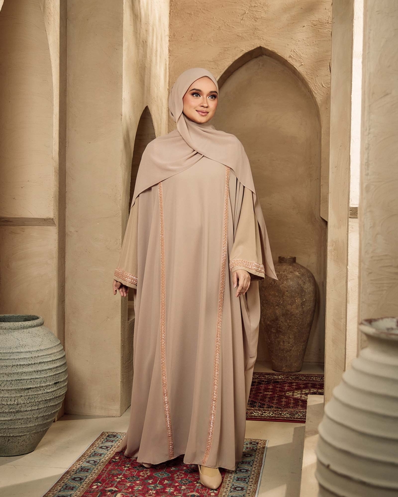 Image of NYLA ABAYA - LATTE