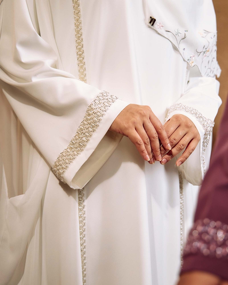 Image of NYLA ABAYA - WHITE