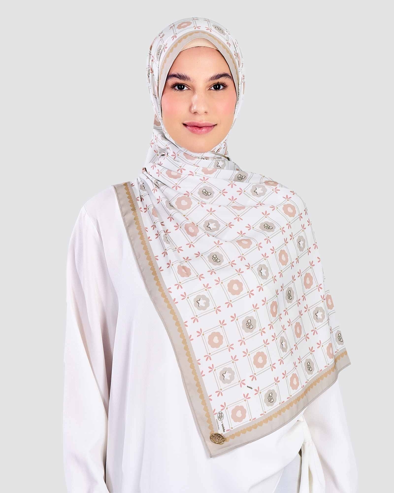 Image of POLLY POCKET X NAELOFAR SHAWL - CLOUD LOCKET