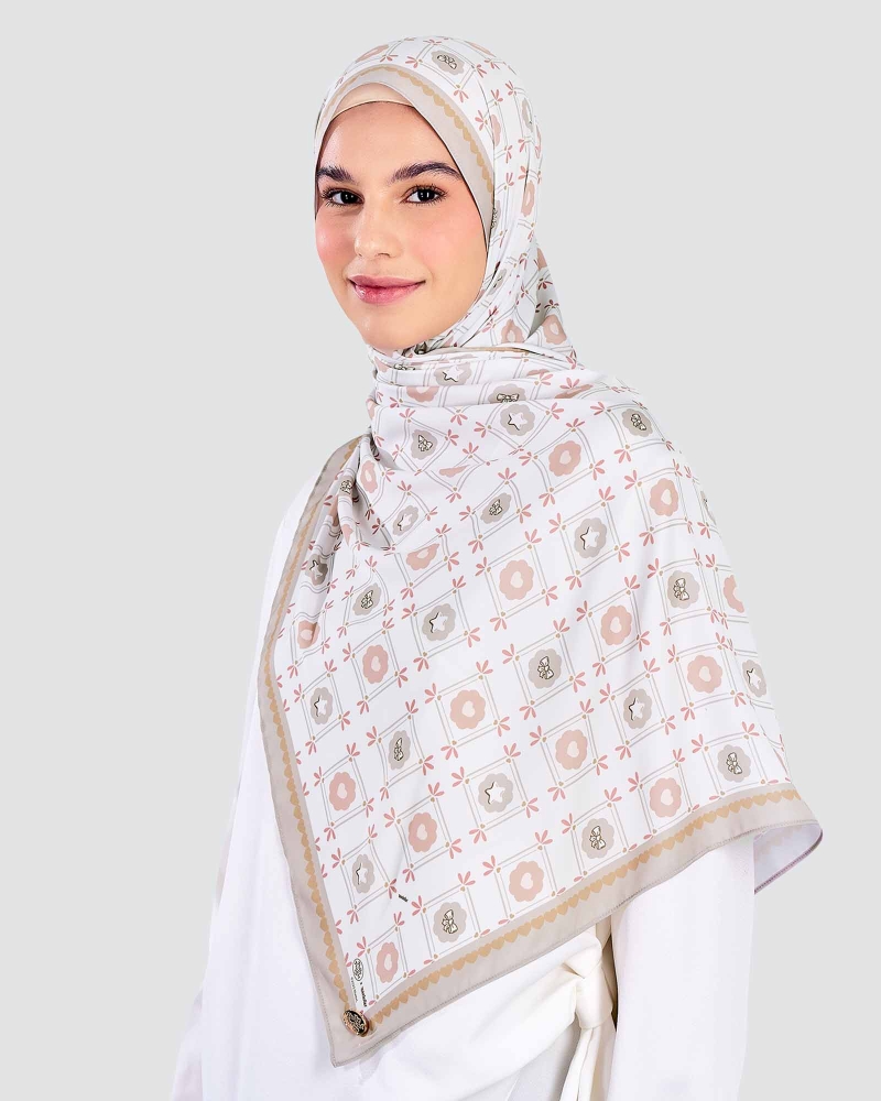 Image of POLLY POCKET X NAELOFAR SHAWL - CLOUD LOCKET