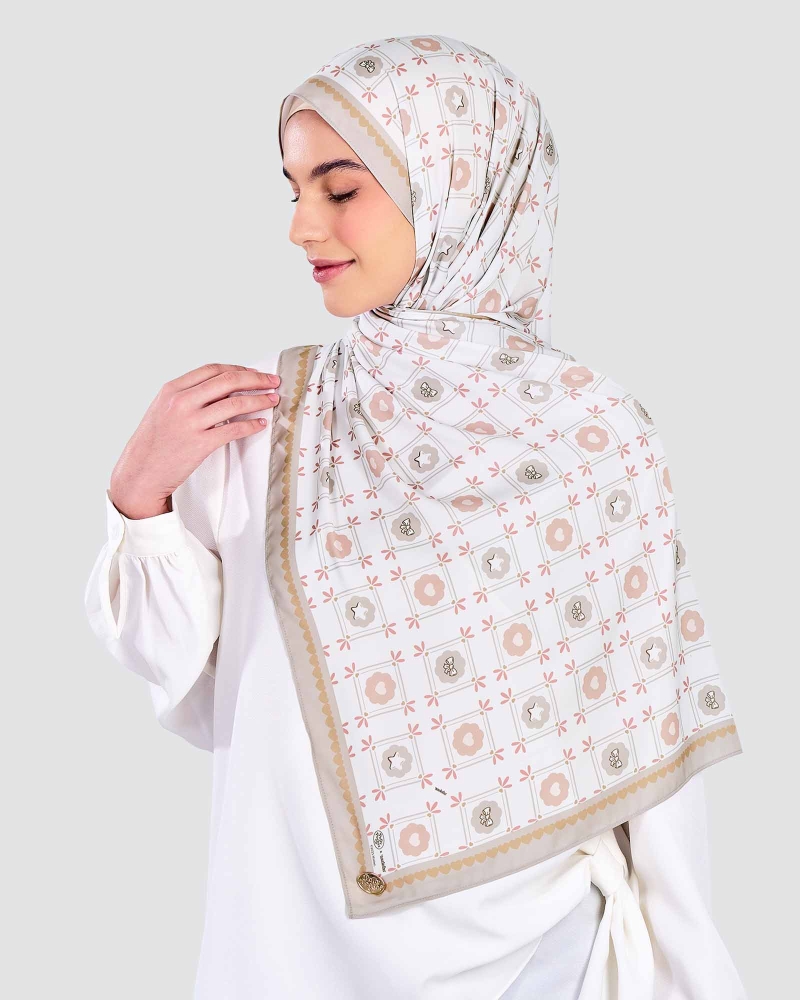 Image of POLLY POCKET X NAELOFAR SHAWL - CLOUD LOCKET