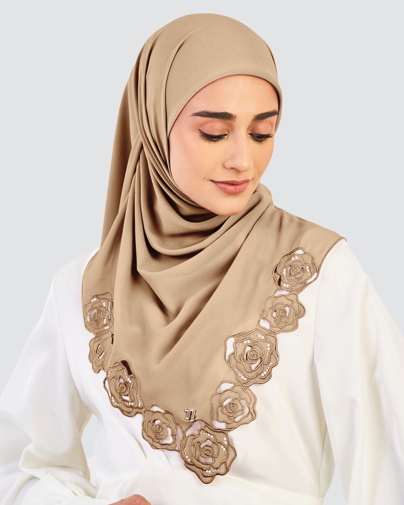 ROSE EMBROIDERED CRYSTAL SQUARE - CAVE