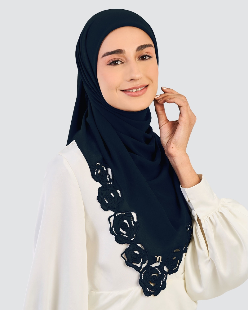 ROSE EMBROIDERED CRYSTAL SQUARE - MILKYWAY