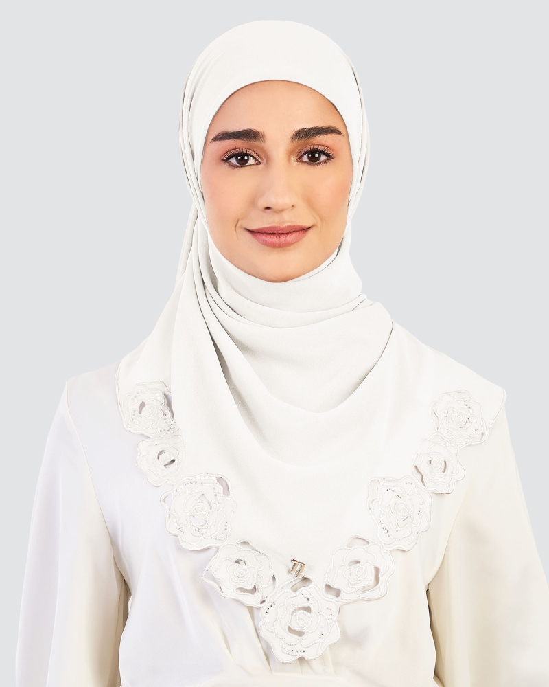 ROSE EMBROIDERED CRYSTAL SQUARE - WHITE