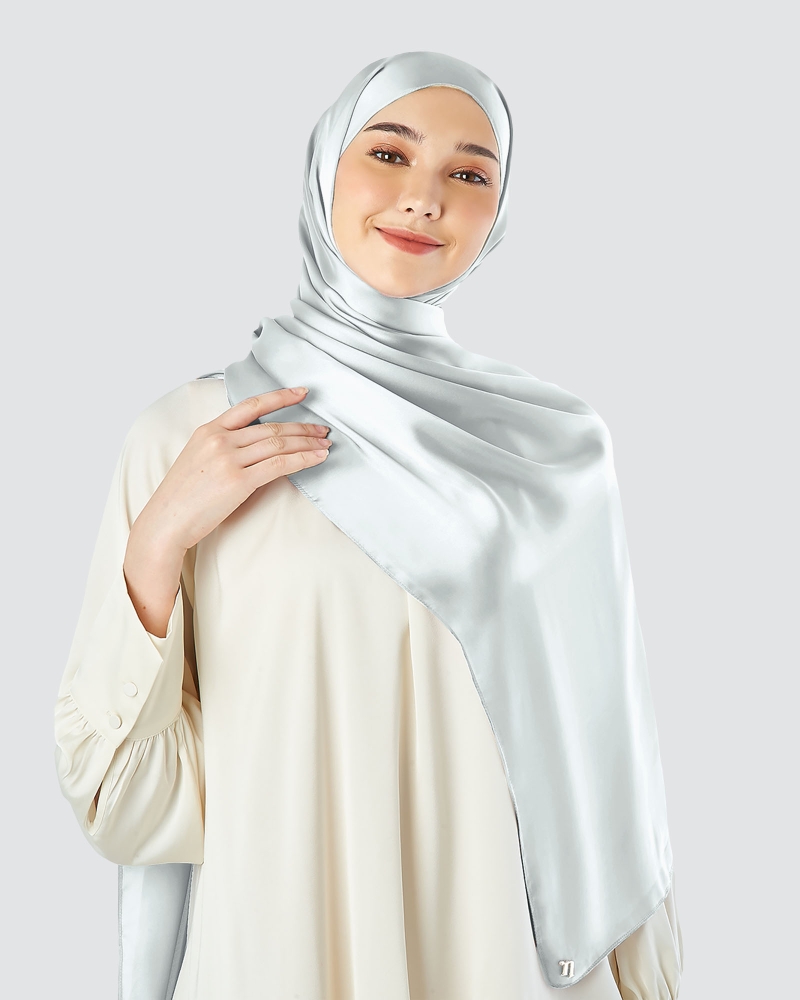 Image of SATIN SHAWL - BRIGHT SILVER