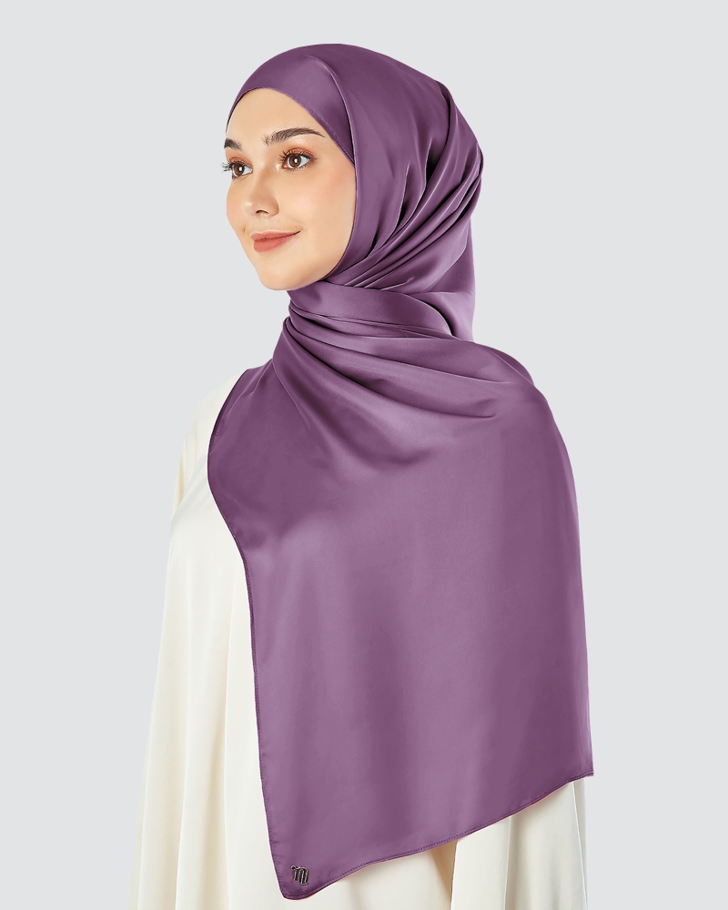 Image of SATIN SHAWL - BERRY BURST