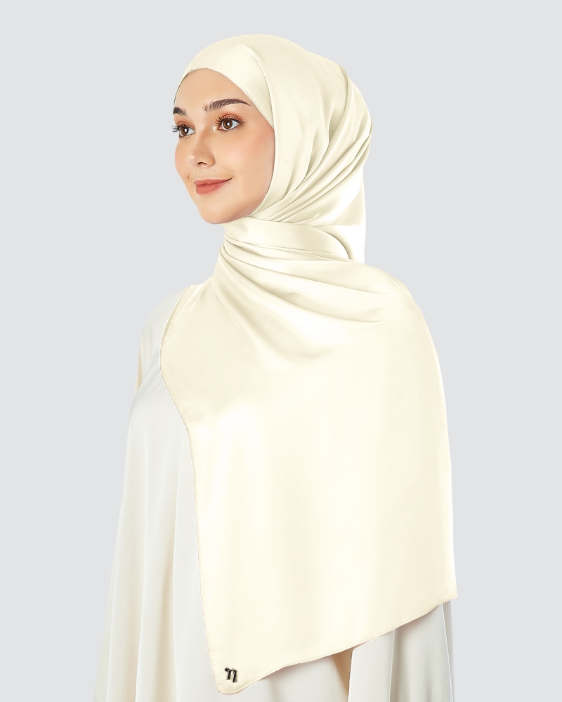 Image of SATIN SHAWL - SNOW
