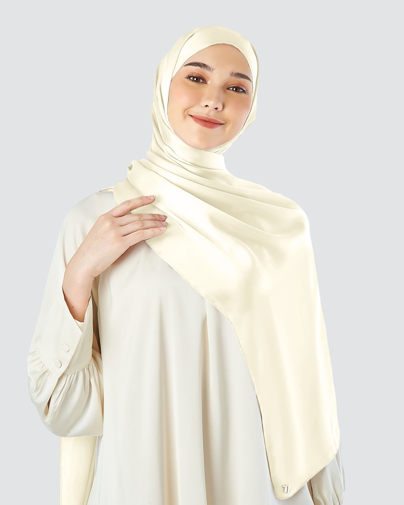 Image of SATIN SHAWL - SNOW