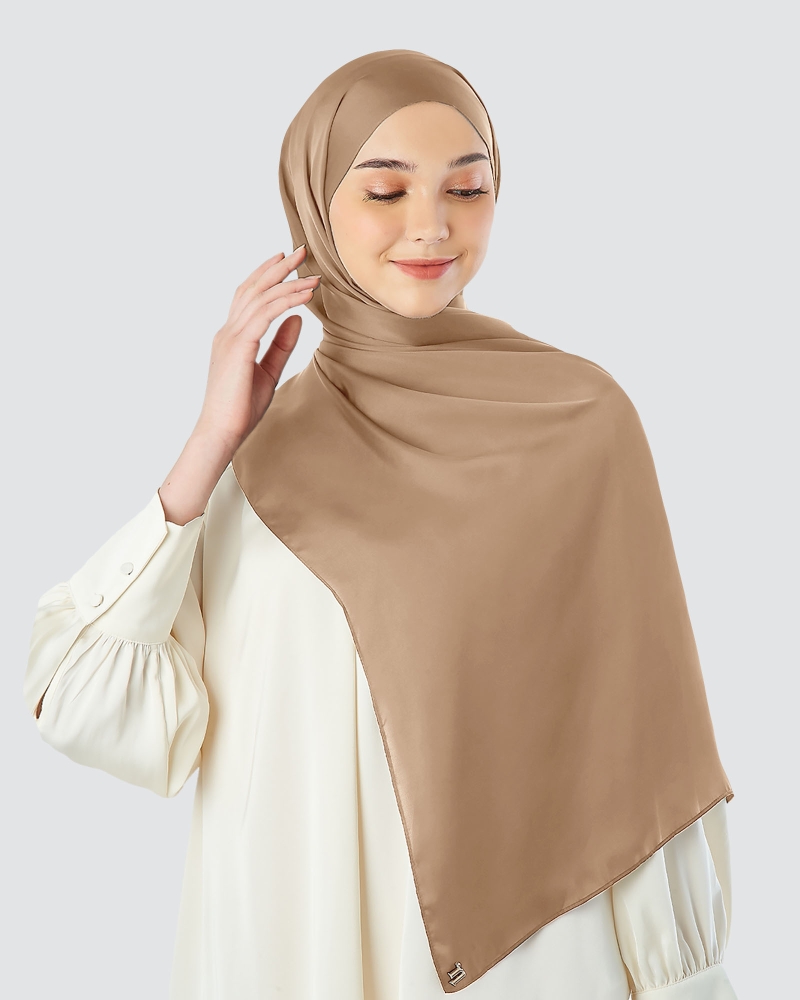 SATIN SHAWL - WARM TAUPE