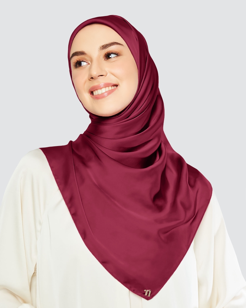 Image of SATIN SQUARE - CRANBERRY