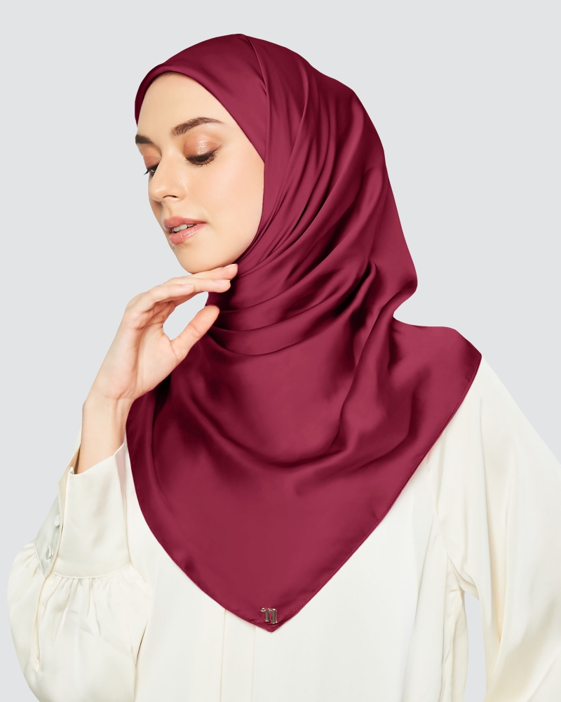 SATIN SQUARE - CRANBERRY