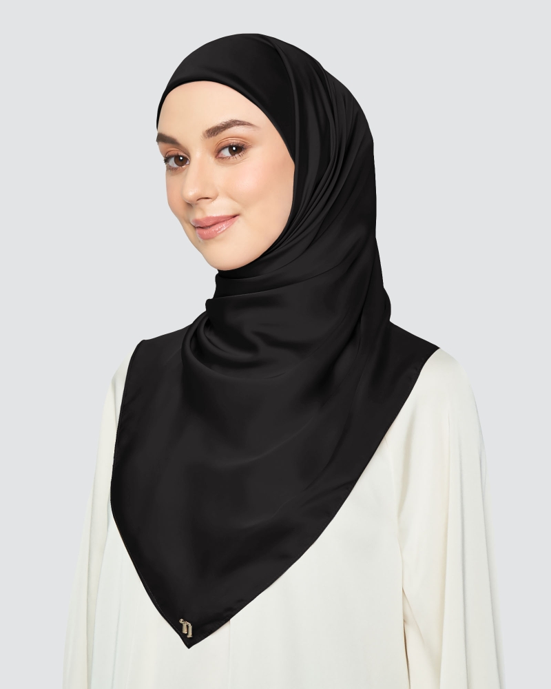 SATIN SQUARE - JET BLACK