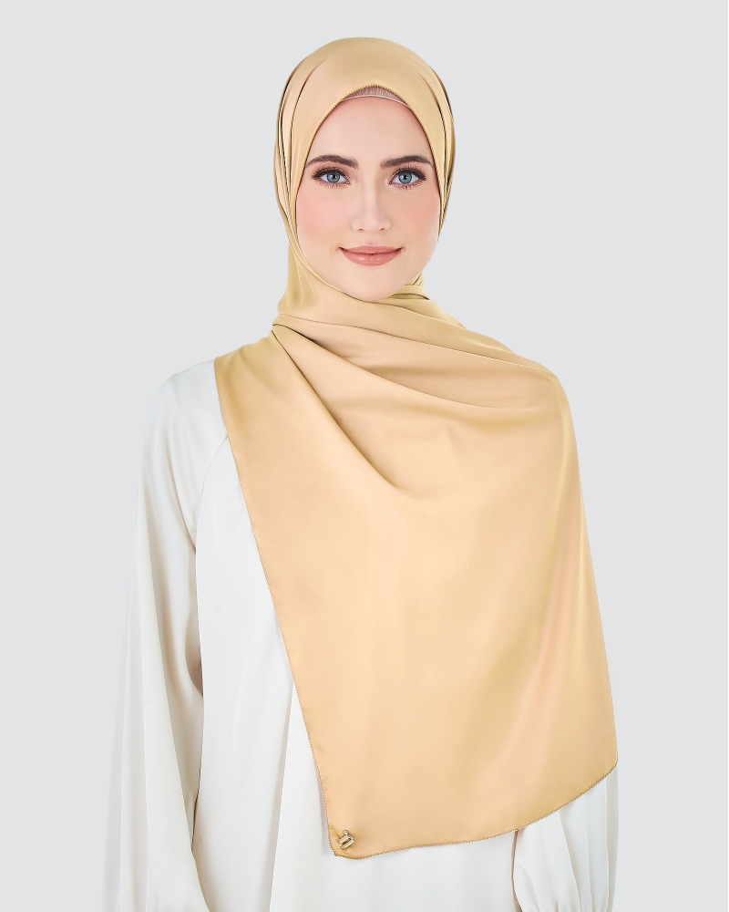 Image of EILA SATIN SHAWL - TOASTED ALMOND