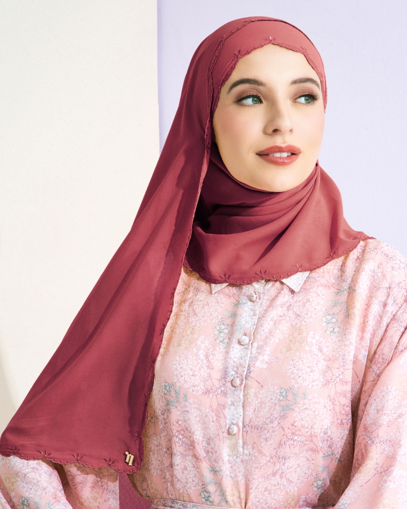 Image of SALEHA EMBROIDERED SHAWL - WOOD ROSE