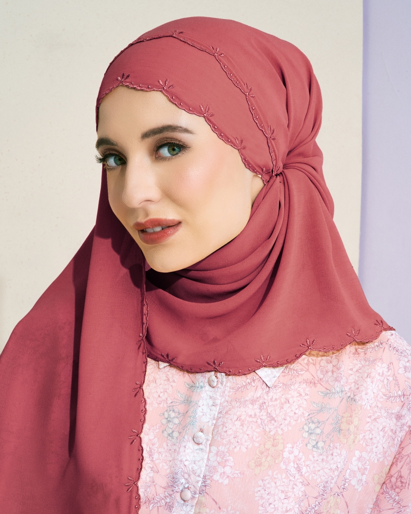 Image of SALEHA EMBROIDERED SHAWL - WOOD ROSE