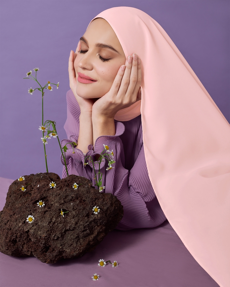 Image of MAYA MATTE SATIN SHAWL - FLAMINGO