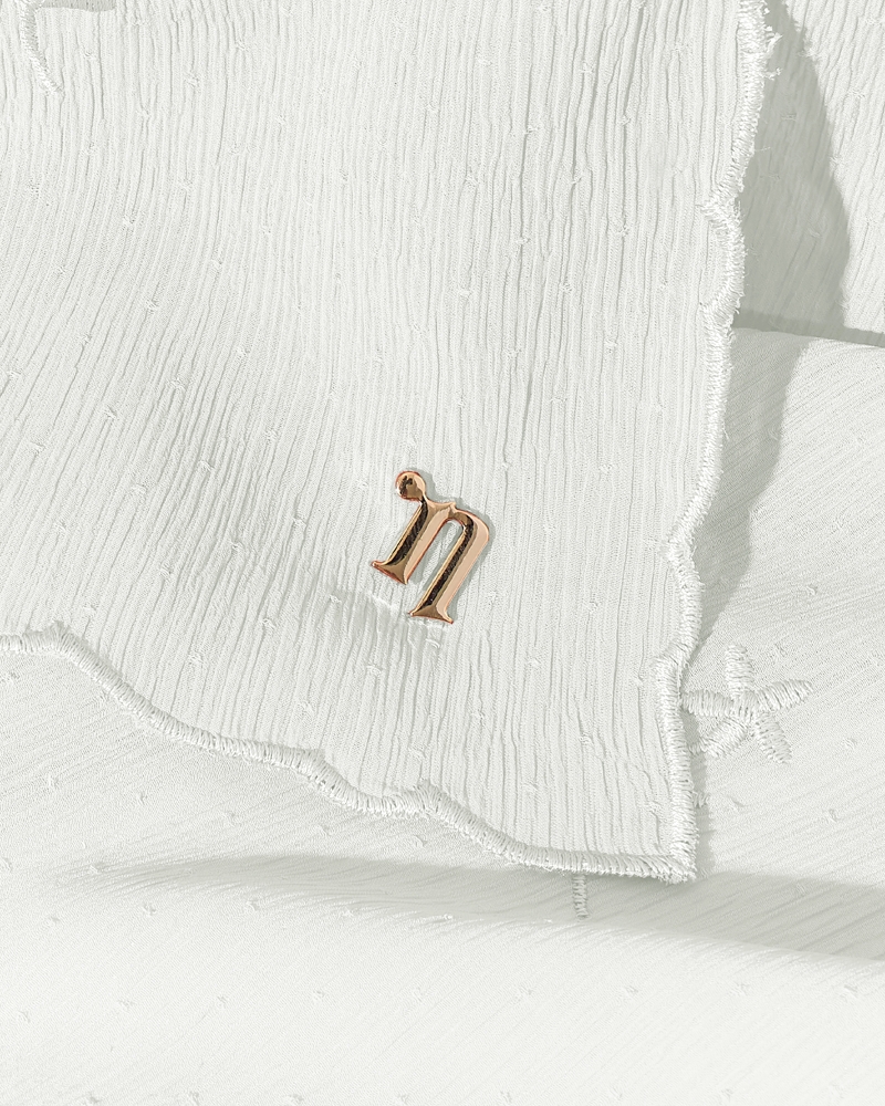 Image of DAISY EMBROIDERED SHAWL - SNOW FLAKE