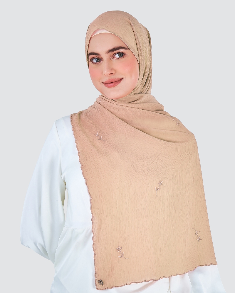 Image of DAISY EMBROIDERED SHAWL - BISCUITS