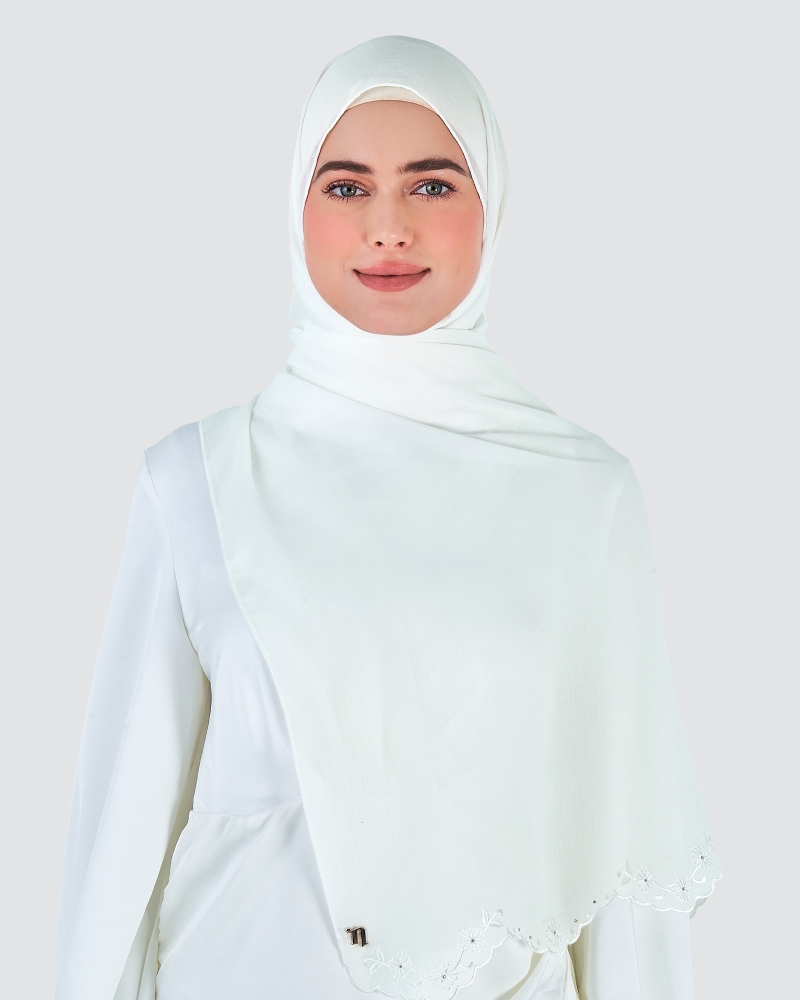 Image of DAISY EMBELLISHED SHAWL - SNOW FLAKE