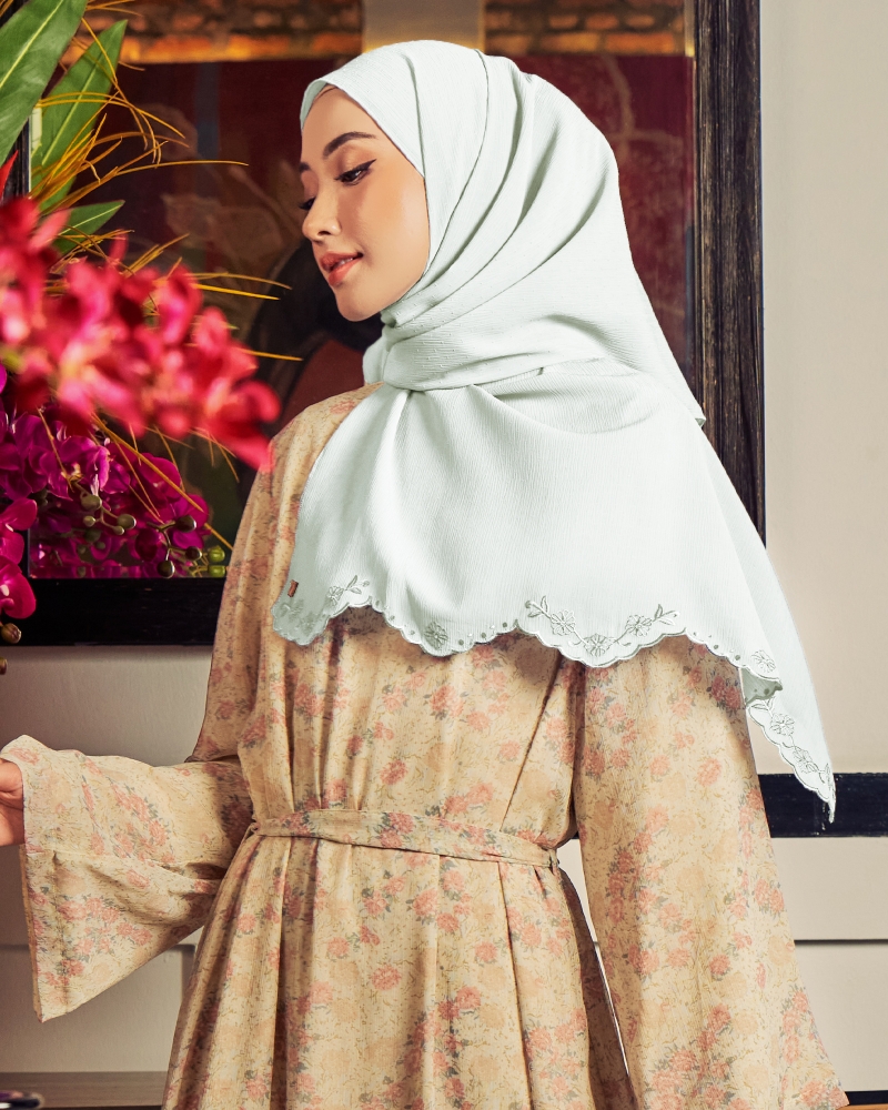 Image of DAISY EMBELLISHED SHAWL - SNOW FLAKE