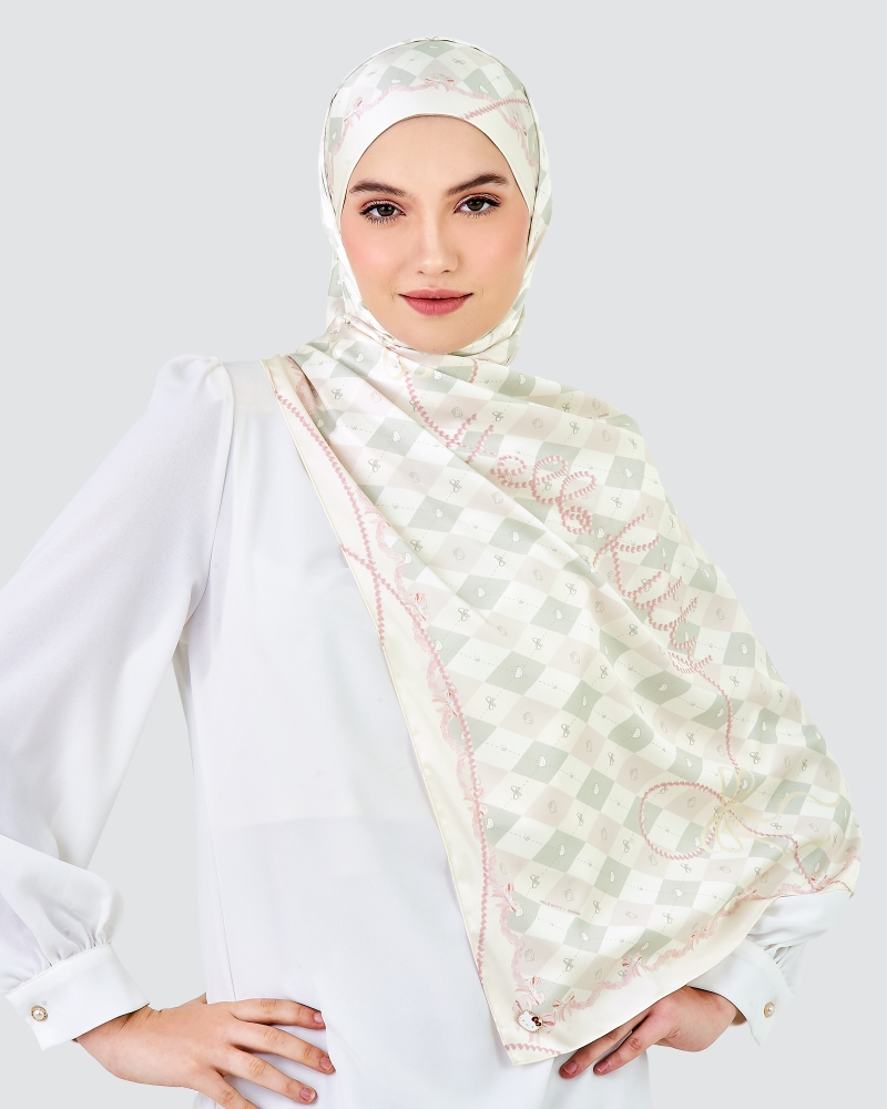 Image of HELLO KITTY X NAELOFAR SHAWL - PEPPERMINT