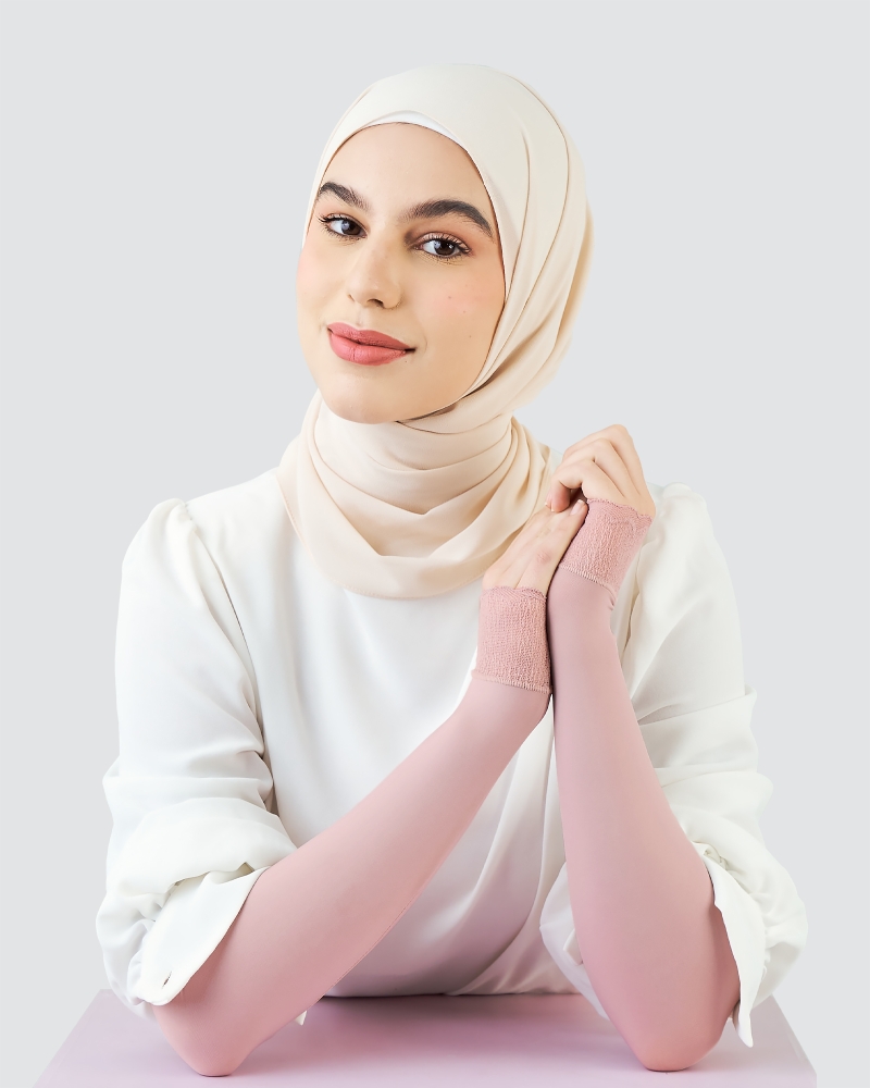 Image of NWEAR AIRA SCALLOP HAND SOCKS - BLOSSOM