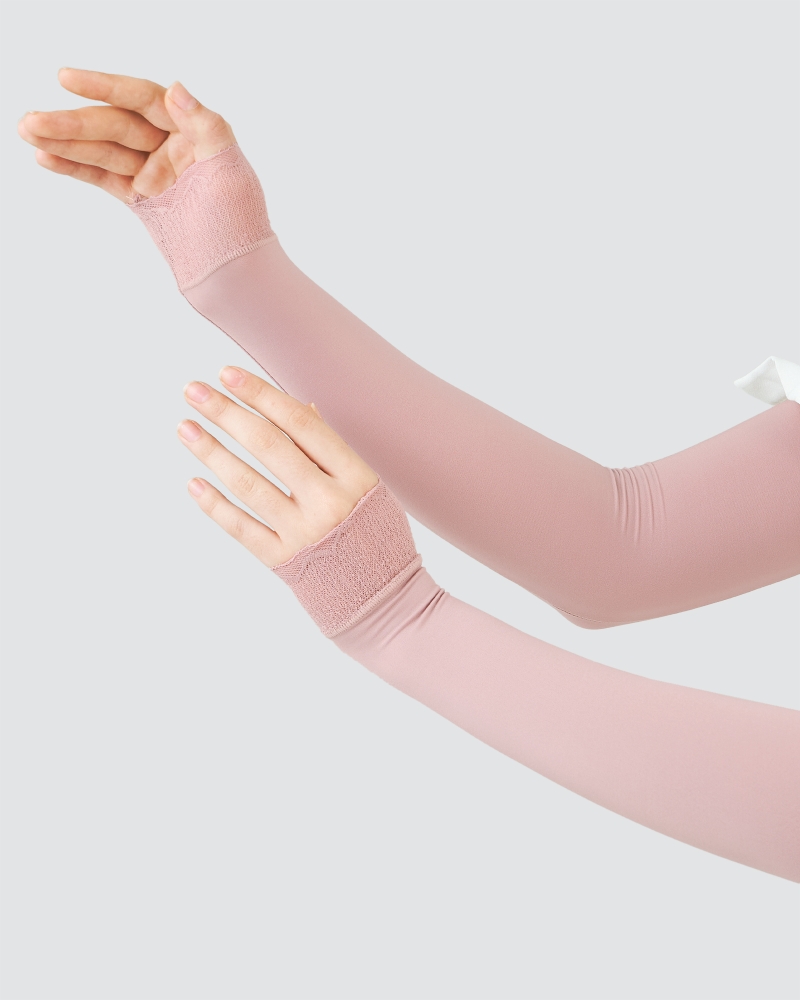 Image of NWEAR AIRA SCALLOP HAND SOCKS - BLOSSOM