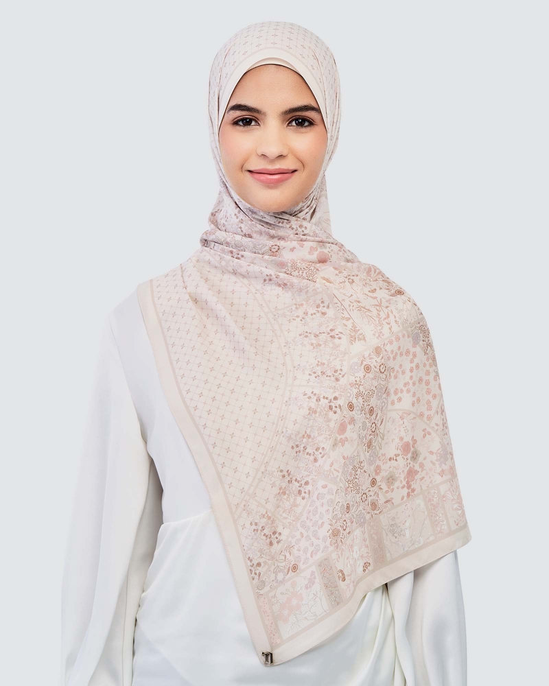 Image of THE GARDEN CHÂTEAU SHAWL - LUMIERE