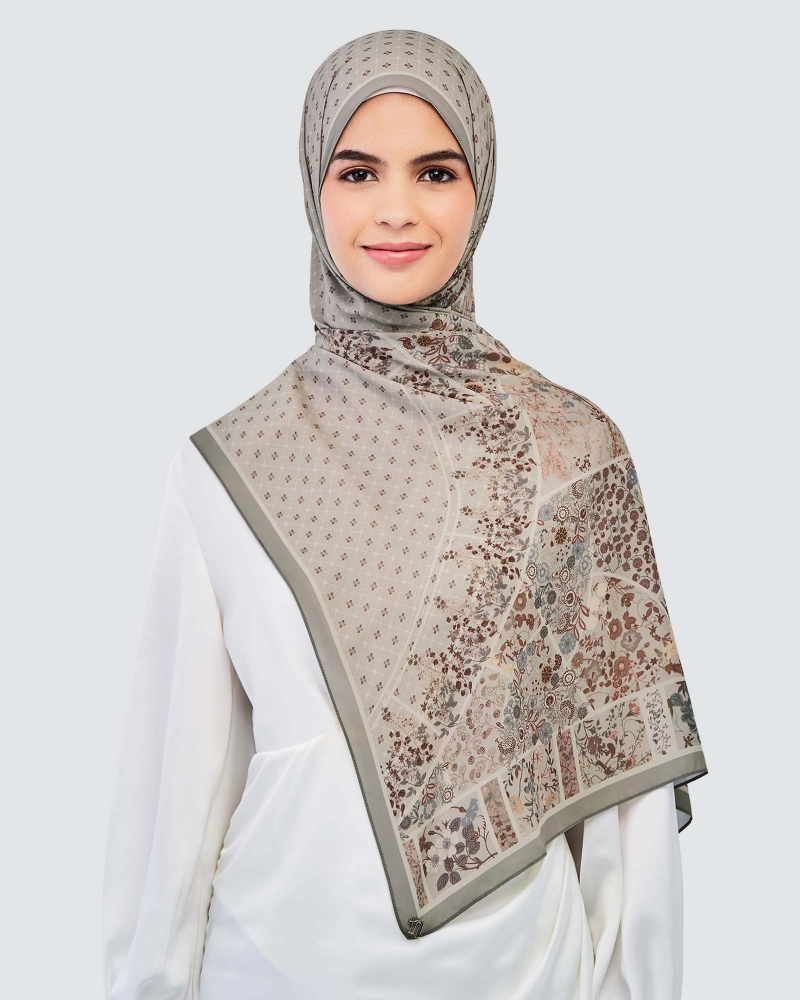 Image of THE GARDEN CHÂTEAU SHAWL - OLIVE