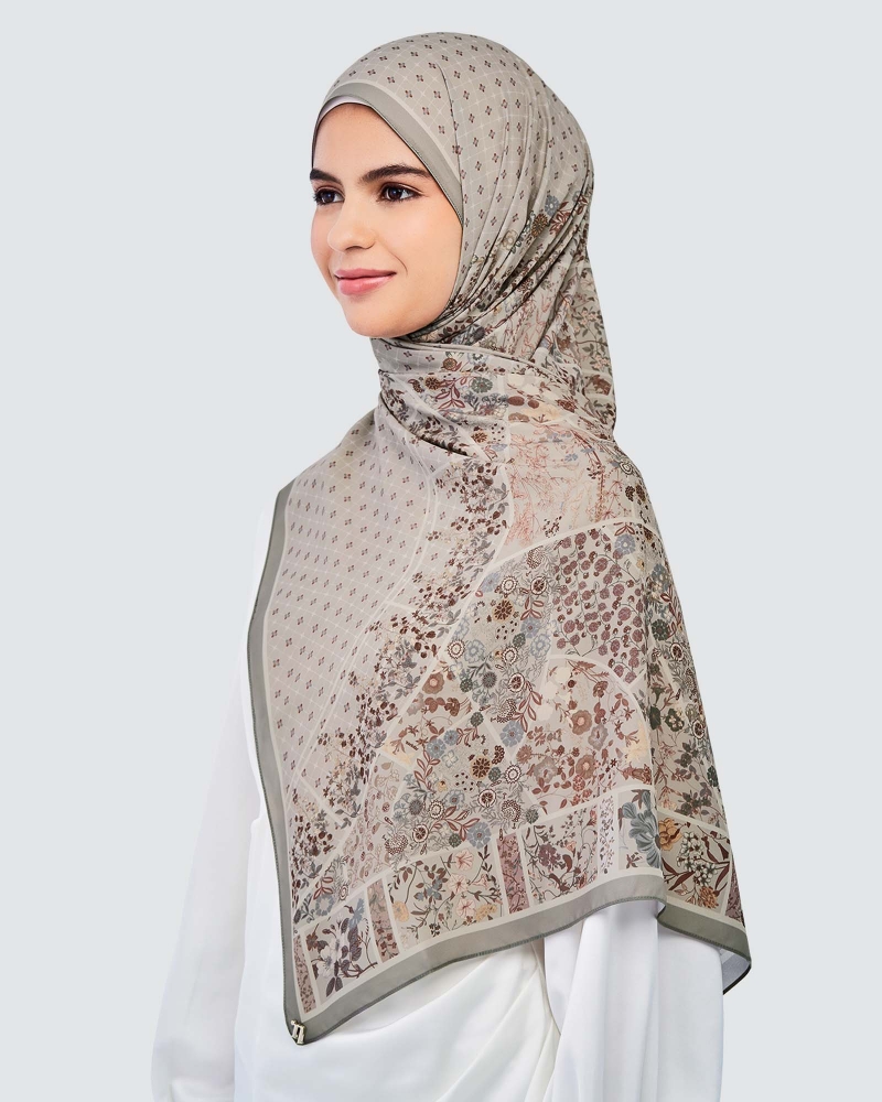 THE GARDEN CHÂTEAU SHAWL - OLIVE