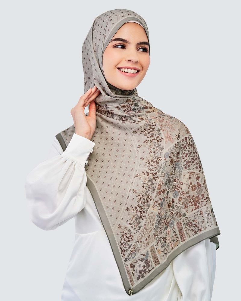 Image of THE GARDEN CHÂTEAU SHAWL - OLIVE